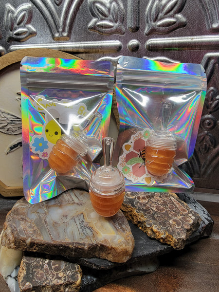 Bee Kiss Lip Plumping Cinnamon and Honey Lip Gloss